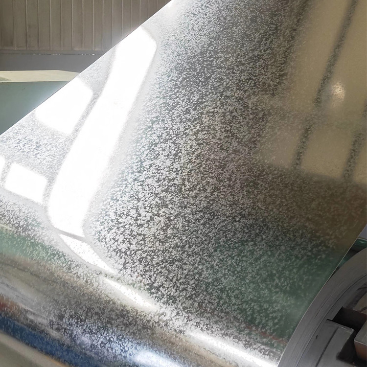 Las bobinas de acero galvanizadas de la inmersión caliente cubren 0.4m m JIS acanalado G3302